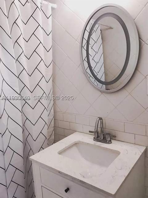1611 Michigan Ave 21, Miami Beach FL - photo 6 of 6