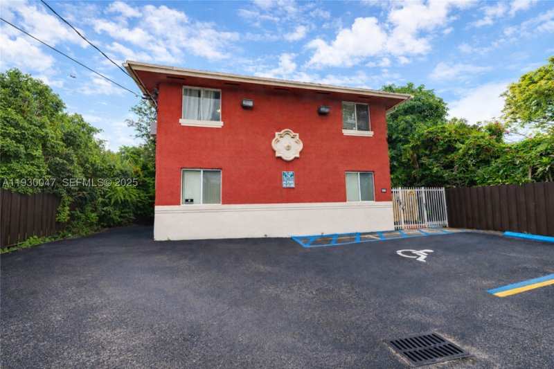1 bedroom Condominium at 63 NW 17th Pl 6, Seventeenth Place Condo, Miami — photo 1