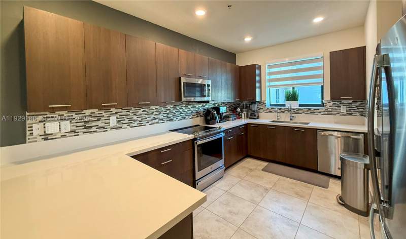 3 bedroom Townhouse at 4654 NW 84th Ave, Downtown Doral South Phas, Doral — photo 3