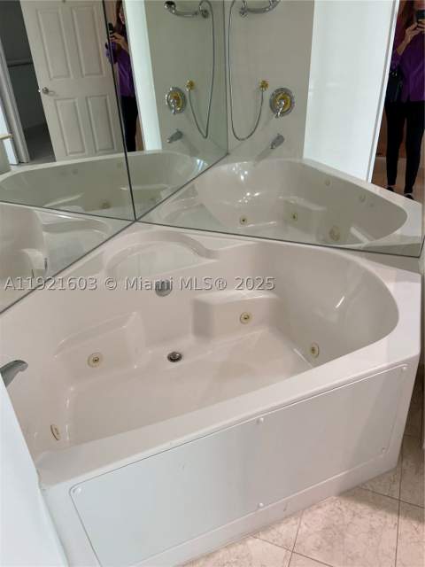 3370 Hidden Bay Dr 1914, Aventura FL - photo 12 of 18