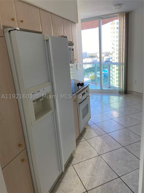 3370 Hidden Bay Dr 1914, Aventura FL - photo 7 of 18
