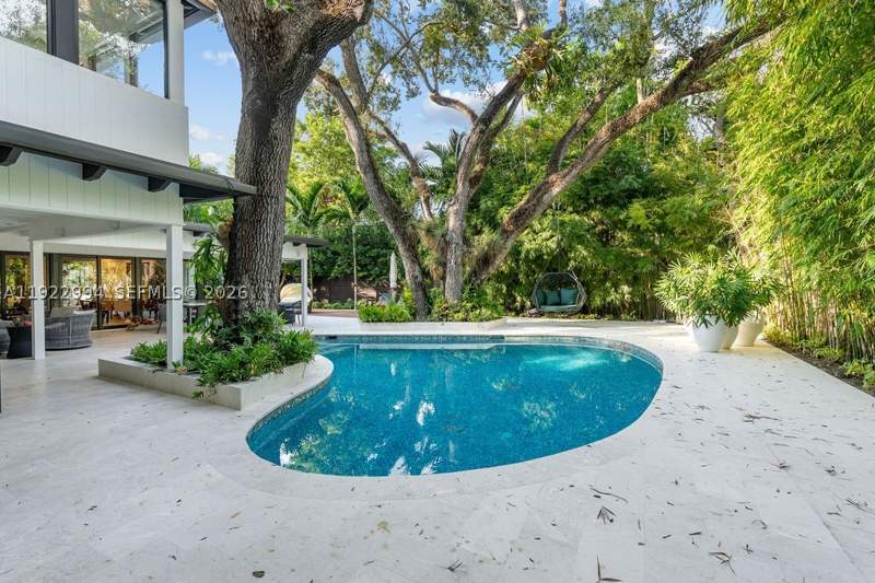 5 bedroom SingleFamilyResidence at 4095 Battersea Rd, Coconut Grove Manor, Miami — photo 2