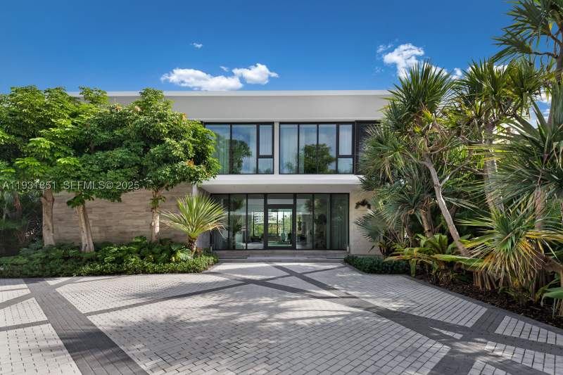 7 bedroom SingleFamilyResidence at 6411 Allison Rd, Indian Creek Sub, Miami Beach — photo 2