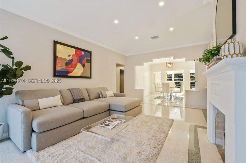 4 bedroom SingleFamilyResidence at 3760 Royal Palm Ave, Orchard Sub 2 & 3, Miami Beach — photo 3