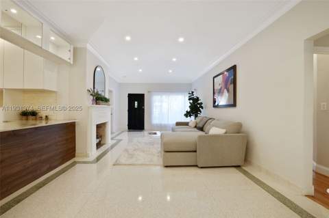 3760 Royal Palm Ave, Miami Beach FL - photo 7 of 47