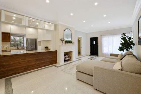 3760 Royal Palm Ave, Miami Beach FL - photo 8 of 47
