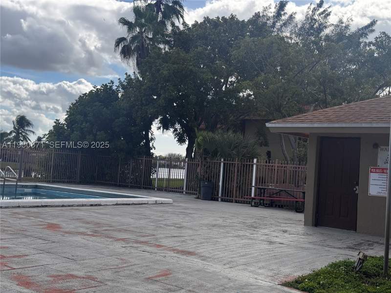 2 bedroom Condominium at 6455 W 27th Ave 44-13, Lago Grande Condo Three C, Hialeah — photo 3