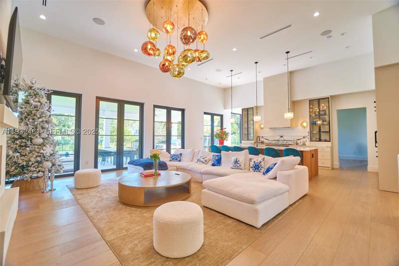 4 bedroom SingleFamilyResidence at 11001 SW 74th Ave, Kendall Park Estates, Pinecrest — photo 5