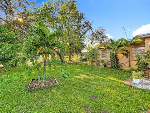 1860 NW 127th St, Miami FL - photo 6 of 48