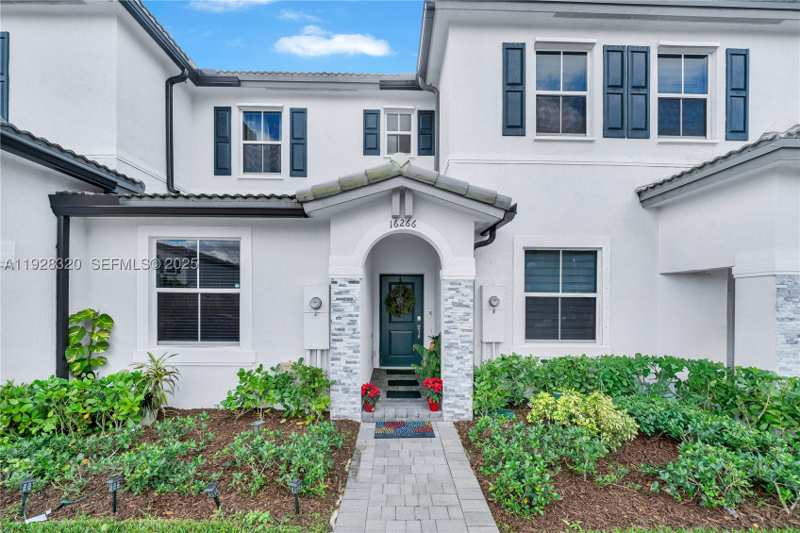 3 bedroom Townhouse at 16266 SW 291st St, Cedar Pointe, Homestead — photo 1