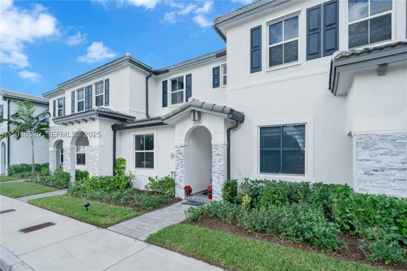 3 bedroom Townhouse at 16266 SW 291st St, Cedar Pointe, Homestead — photo 2
