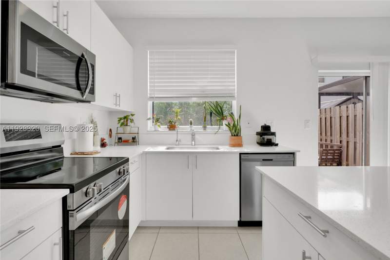 3 bedroom Townhouse at 16266 SW 291st St, Cedar Pointe, Homestead — photo 4