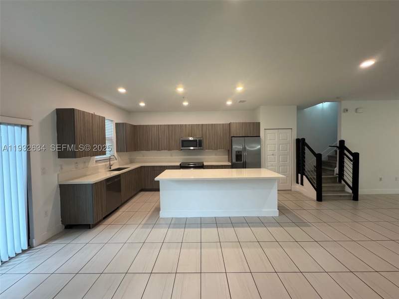 3 bedroom Condominium at 10461 NW 82nd St 6, Highland At Park Central, Doral — photo 3
