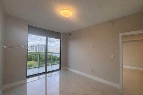 16385 Biscayne Blvd 1102, North Miami Beach FL - photo 12 of 22