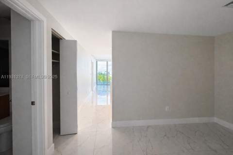 16385 Biscayne Blvd 1102, North Miami Beach FL - photo 20 of 22