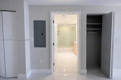 16385 Biscayne Blvd 1102, North Miami Beach FL - photo 22 of 22
