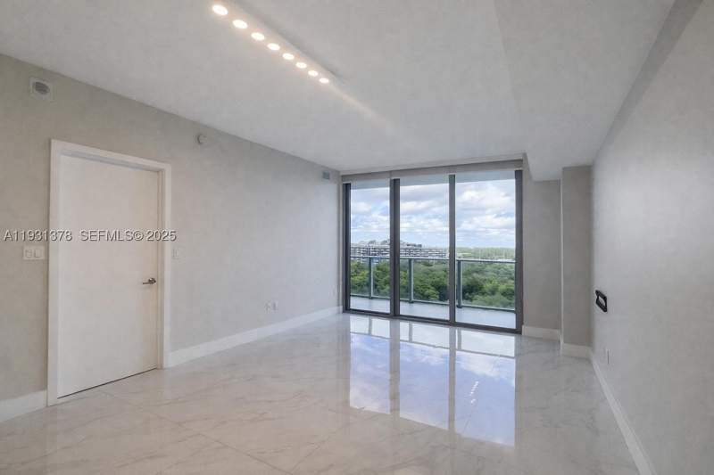 1 bedroom Condominium at 16385 Biscayne Blvd 1102, The Harbour North Condo, North Miami Beach — photo 4