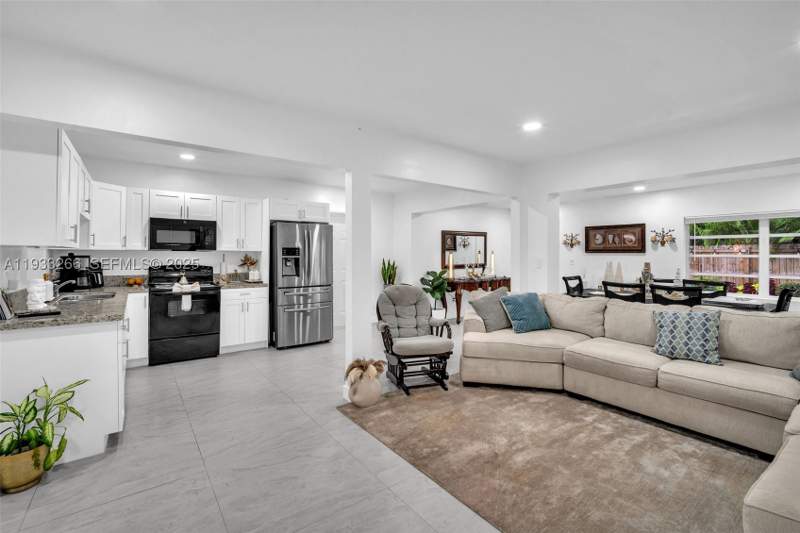 2 bedroom SingleFamilyResidence at 14140 NE 10th Ave, Biscayne Highlands, North Miami — photo 2