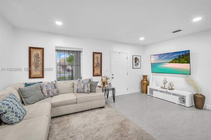 2 bedroom SingleFamilyResidence at 14140 NE 10th Ave, Biscayne Highlands, North Miami — photo 5