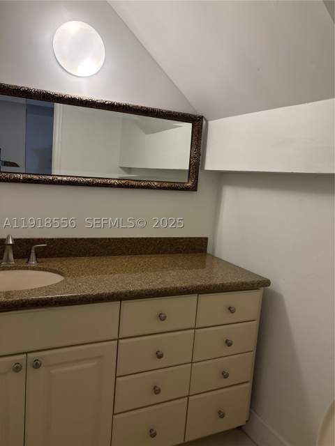 7809 NW 192nd St, Hialeah FL - photo 10 of 20