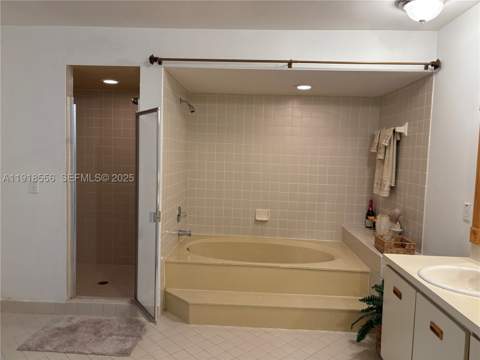 7809 NW 192nd St, Hialeah FL - photo 14 of 20