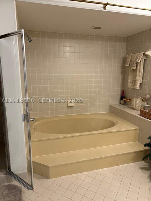 7809 NW 192nd St, Hialeah FL - photo 16 of 20