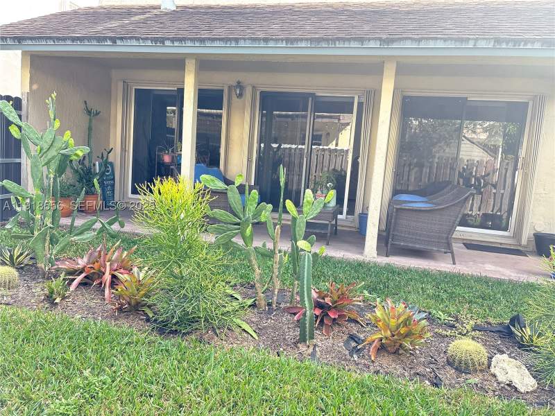 4 bedroom SingleFamilyResidence at 7809 NW 192nd St, Country Lake Park 1st Add, Hialeah — photo 3