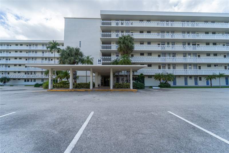 1 bedroom Condominium at 2855 Leonard Dr H607, POINT EAST SEC II CONDO, Aventura — photo 2