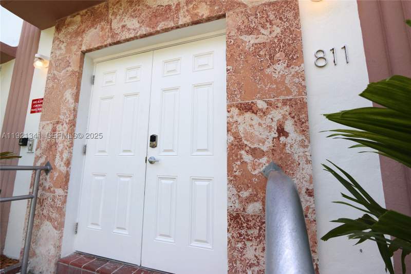 2 bedroom Condominium at 811 Jefferson Ave 105, Daniele Condo, Miami Beach — photo 2