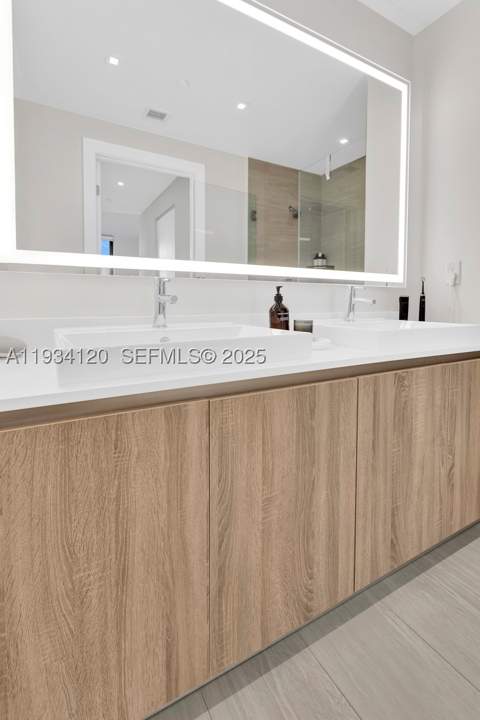2960 NE 207 St 810, Aventura FL - photo 11 of 46