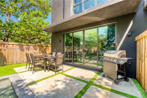 58 NW 52nd St, Miami FL - photo 8 of 36