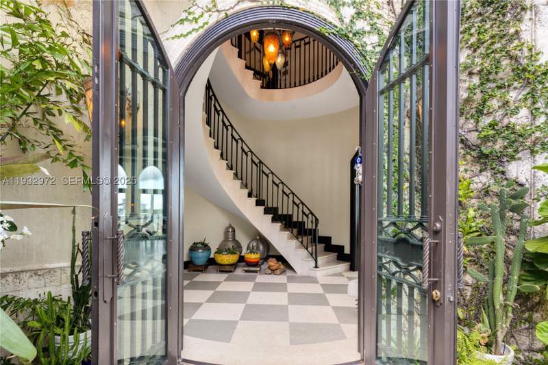 7 bedroom SingleFamilyResidence at 10330 W Broadview Dr, Bay Harbor Island, Bay Harbor Islands — photo 3