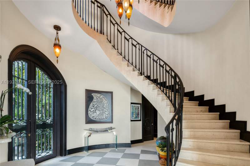 7 bedroom SingleFamilyResidence at 10330 W Broadview Dr, Bay Harbor Island, Bay Harbor Islands — photo 5