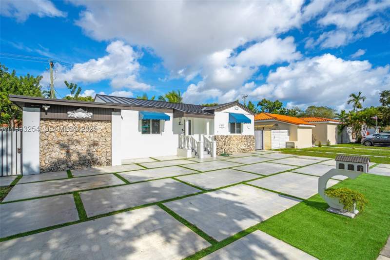 2 bedroom SingleFamilyResidence at 5931 SW 14th St, Sylvania Heights, West Miami — photo 2