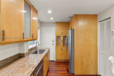 1605 Euclid Ave A1, Miami Beach FL - photo 9 of 22