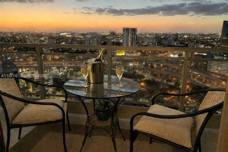 1 bedroom Condominium at 90 SW 3rd St 2109, Ivy Condo, Miami — photo 2