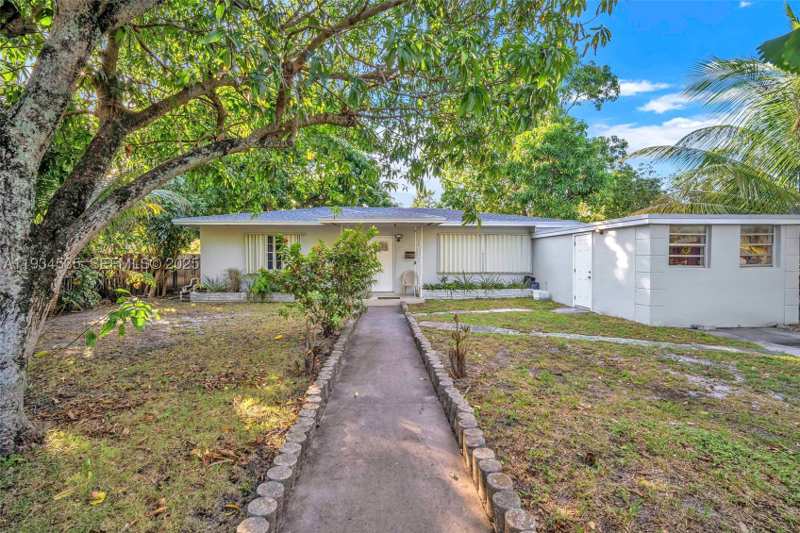 2 bedroom SingleFamilyResidence at 16234 NE 9th Ct, Carl Byoir, North Miami Beach — photo 1