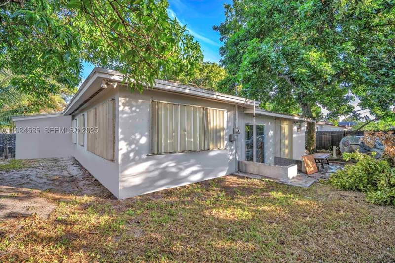 2 bedroom SingleFamilyResidence at 16234 NE 9th Ct, Carl Byoir, North Miami Beach — photo 3