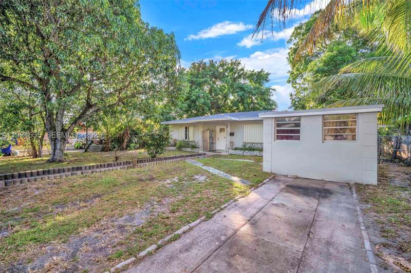 2 bedroom SingleFamilyResidence at 16234 NE 9th Ct, Carl Byoir, North Miami Beach — photo 4