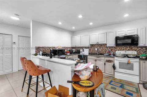 16234 NE 9th Ct, North Miami Beach FL - photo 7 of 13