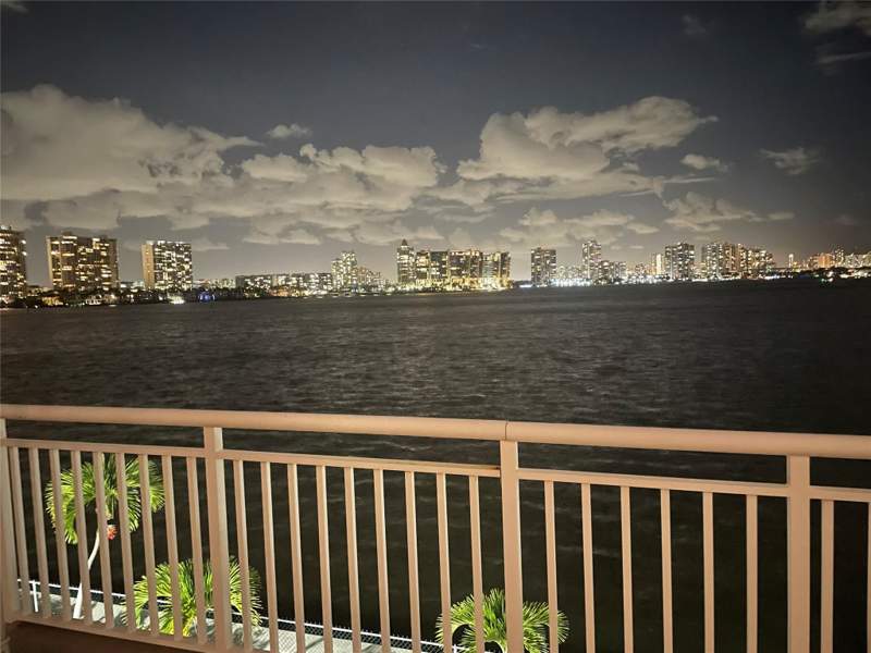 2 bedroom Condominium at 251 174th Street 220, winston towers, Sunny Isles Beach — photo 3