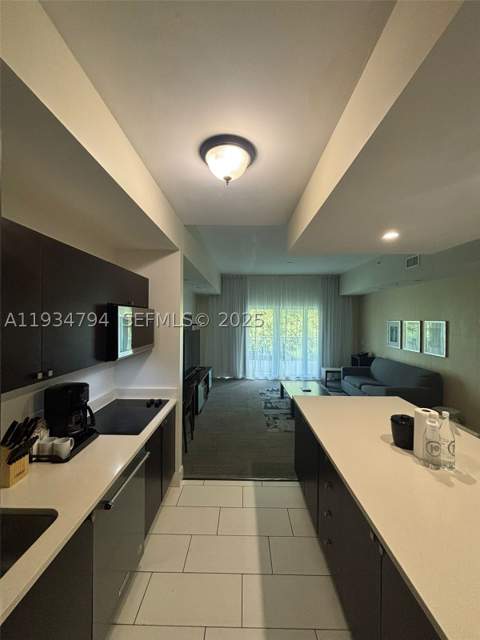 5300 NW 87th Ave 913, Doral FL - photo 6 of 34