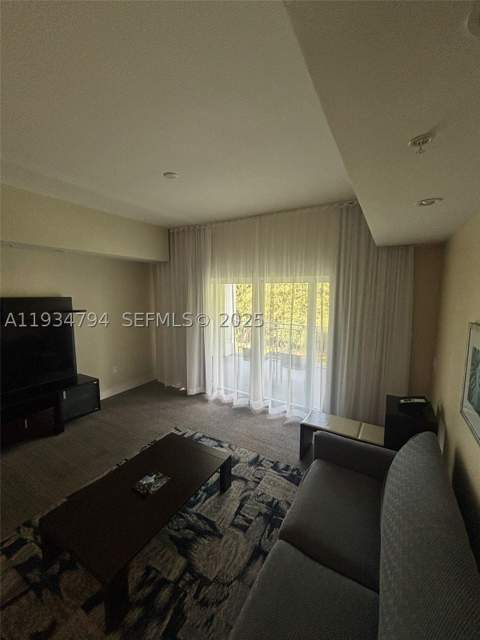5300 NW 87th Ave 913, Doral FL - photo 7 of 34