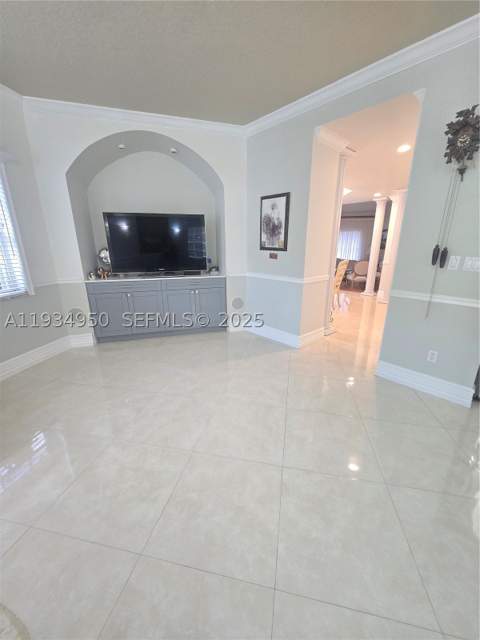 16422 NW 83rd Pl, Miami Lakes FL - photo 11 of 61