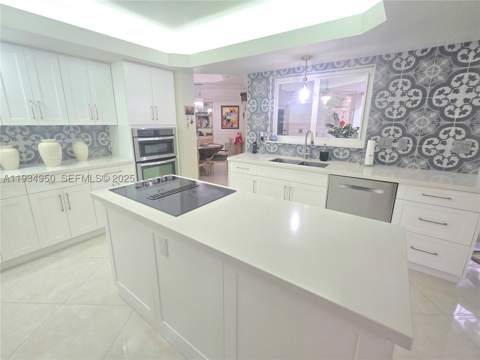16422 NW 83rd Pl, Miami Lakes FL - photo 7 of 61