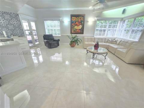 16422 NW 83rd Pl, Miami Lakes FL - photo 9 of 61