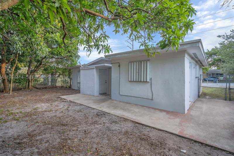 3 bedroom SingleFamilyResidence at 265 NW 135th, Nichols Heights Addn, North Miami — photo 4