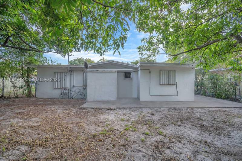 3 bedroom SingleFamilyResidence at 265 NW 135th, Nichols Heights Addn, North Miami — photo 5