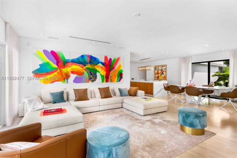 5 bedroom SingleFamilyResidence at 6420 Pinetree Drive Cir, Beach View Addition, Miami Beach — photo 5