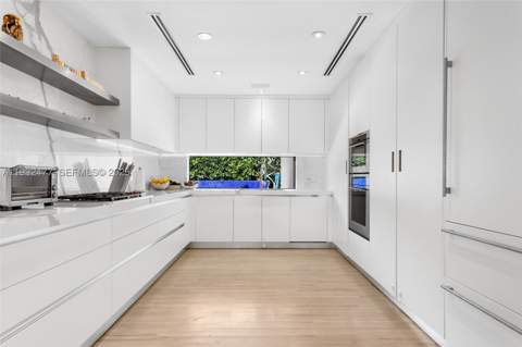 6420 Pinetree Drive Cir, Miami Beach FL - photo 7 of 45